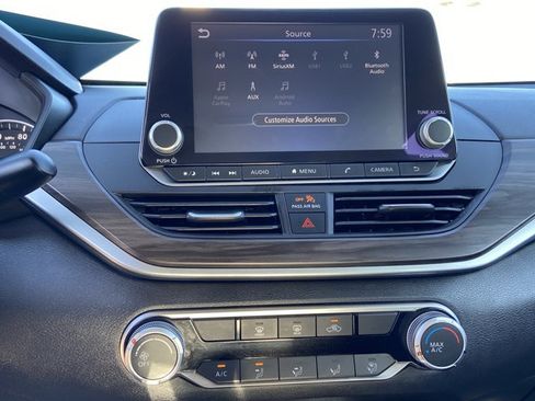 Used 2025 Nissan Altima 2.5 SV FWD image 37