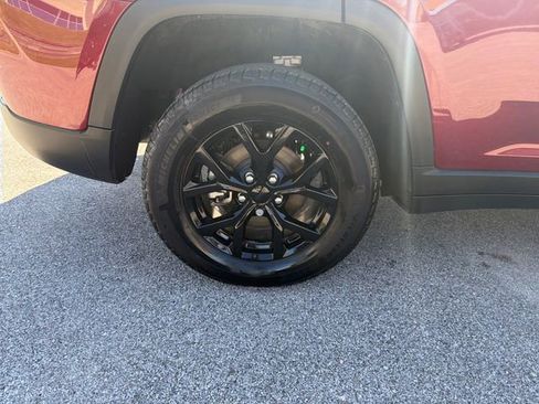 Used 2025 Jeep Grand Cherokee Altitude image 50