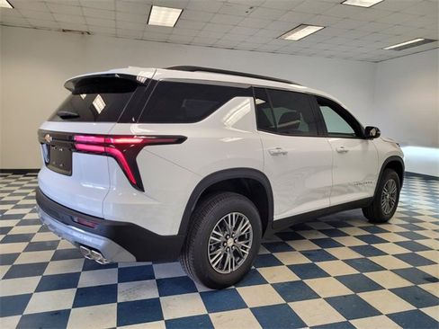 New 2026 Chevrolet Traverse LT image 7