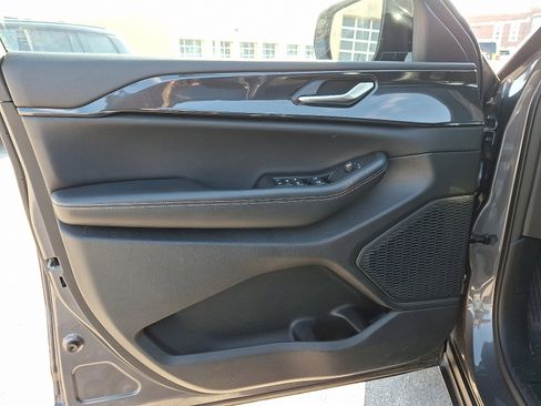 Used 2023 Jeep Grand Cherokee Altitude image 14