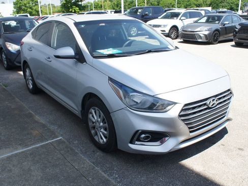 Used 2019 Hyundai Accent SEL FWD image 2