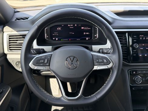 Certified 2023 Volkswagen Atlas Cross Sport SE w/ Panoramic Sunroof Package AWD/4WD image 17