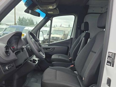 Used 2024 Mercedes-Benz Sprinter 4500 image 23