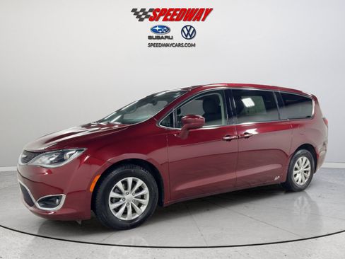 Used 2018 Chrysler Pacifica Touring Plus FWD image 11