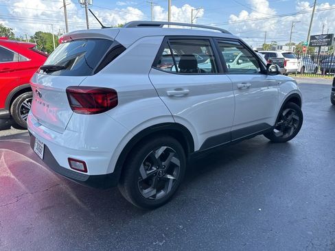 Used 2025 Hyundai Venue SEL FWD image 4
