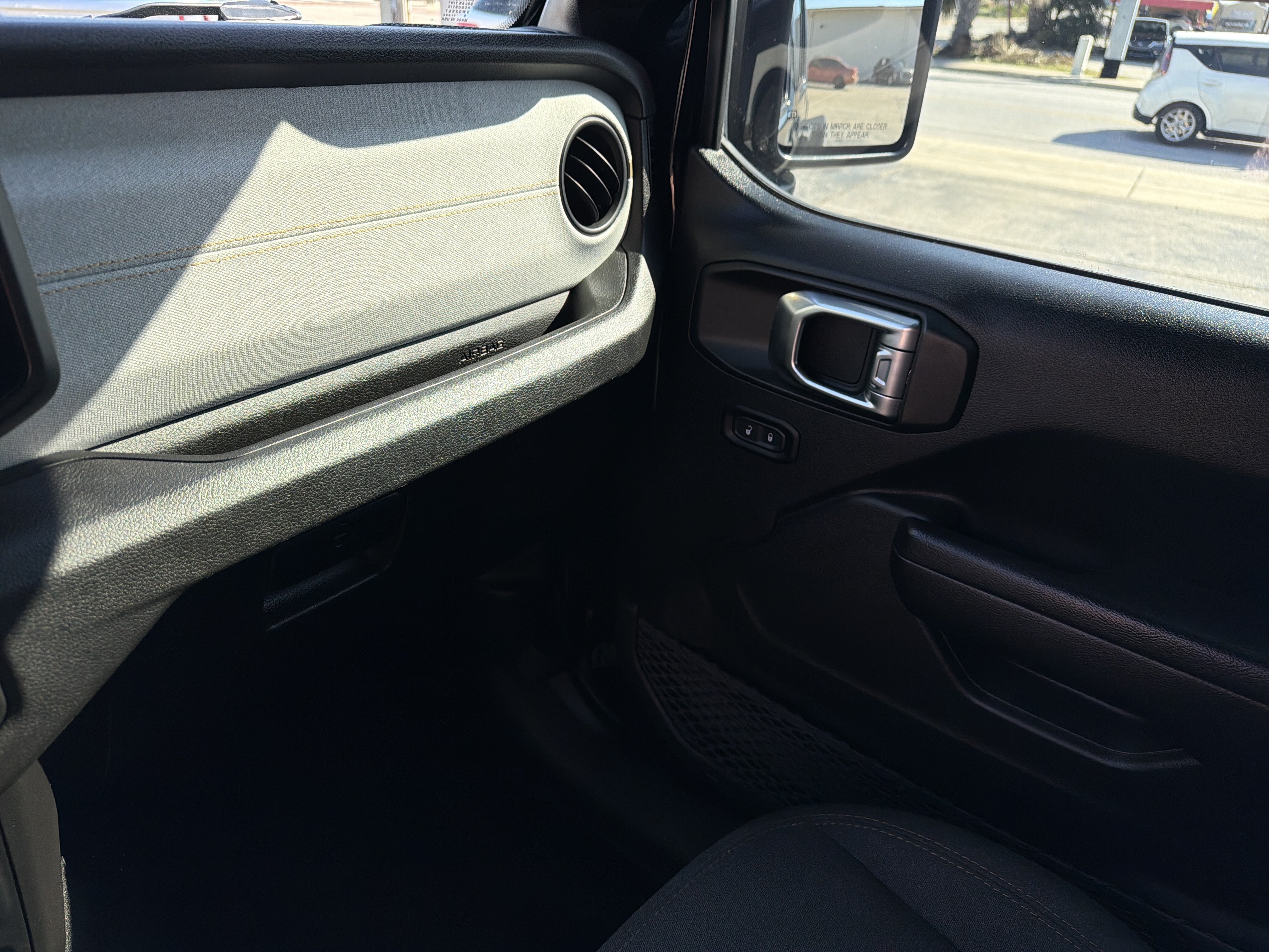 Used 2024 Jeep Wrangler Unlimited Sport AWD/4WD image 24
