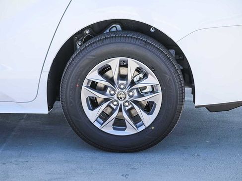 New 2026 Toyota Sienna LE image 11