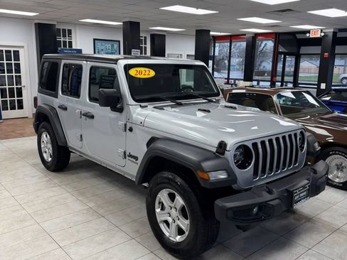 Used 2022 Jeep Wrangler Unlimited Sport AWD/4WD image 3