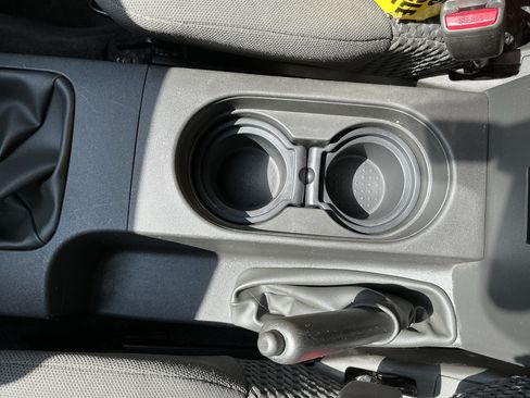 Used 2018 Nissan Frontier SV RWD image 24