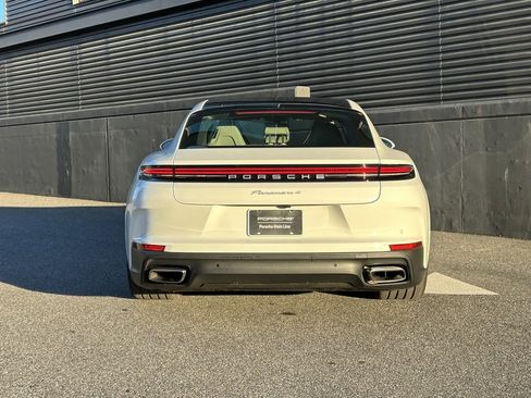 Certified 2025 Porsche Panamera 4 image 9