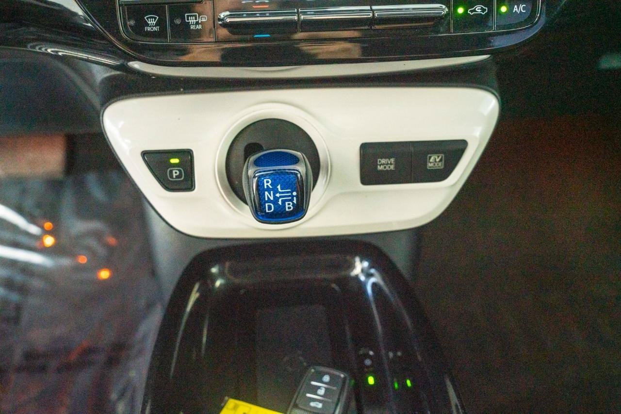 Used 2017 Toyota Prius Three w/ Carpet Mat Package FWD image 18