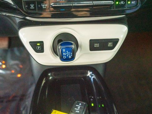 Used 2017 Toyota Prius Three w/ Carpet Mat Package FWD image 18