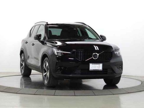 Used 2025 Volvo XC40 B5 Plus w/ Climate Package image 1