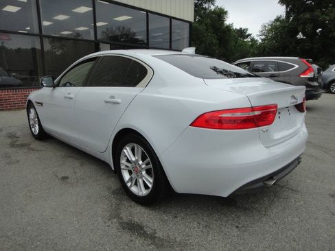 Used 2018 Jaguar XE Premium AWD/4WD image 4