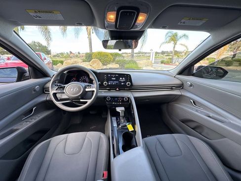 Used 2022 Hyundai Elantra SEL image 6
