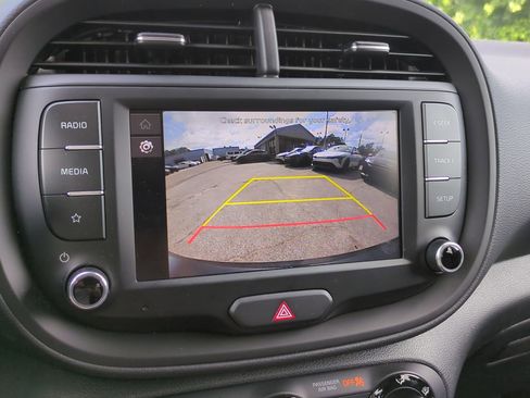 Used 2025 Kia Soul LX w/ LX Technology Package FWD image 20