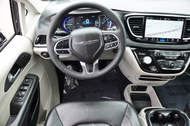 Certified 2024 Chrysler Pacifica Limited FWD image 22