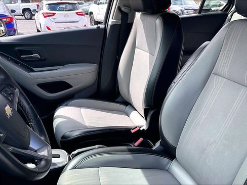 Used 2016 Chevrolet Trax LT w/ LT Convenience Package image 8