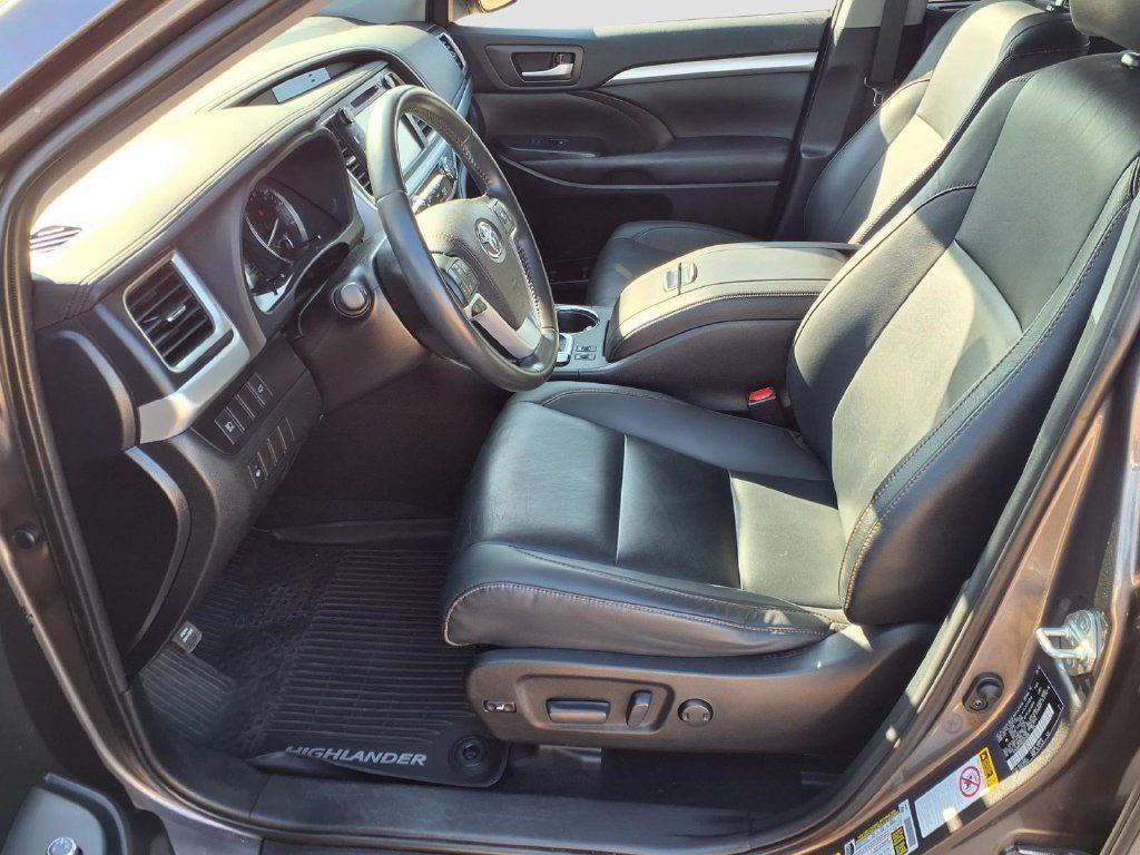 Used 2019 Toyota Highlander XLE AWD/4WD image 21