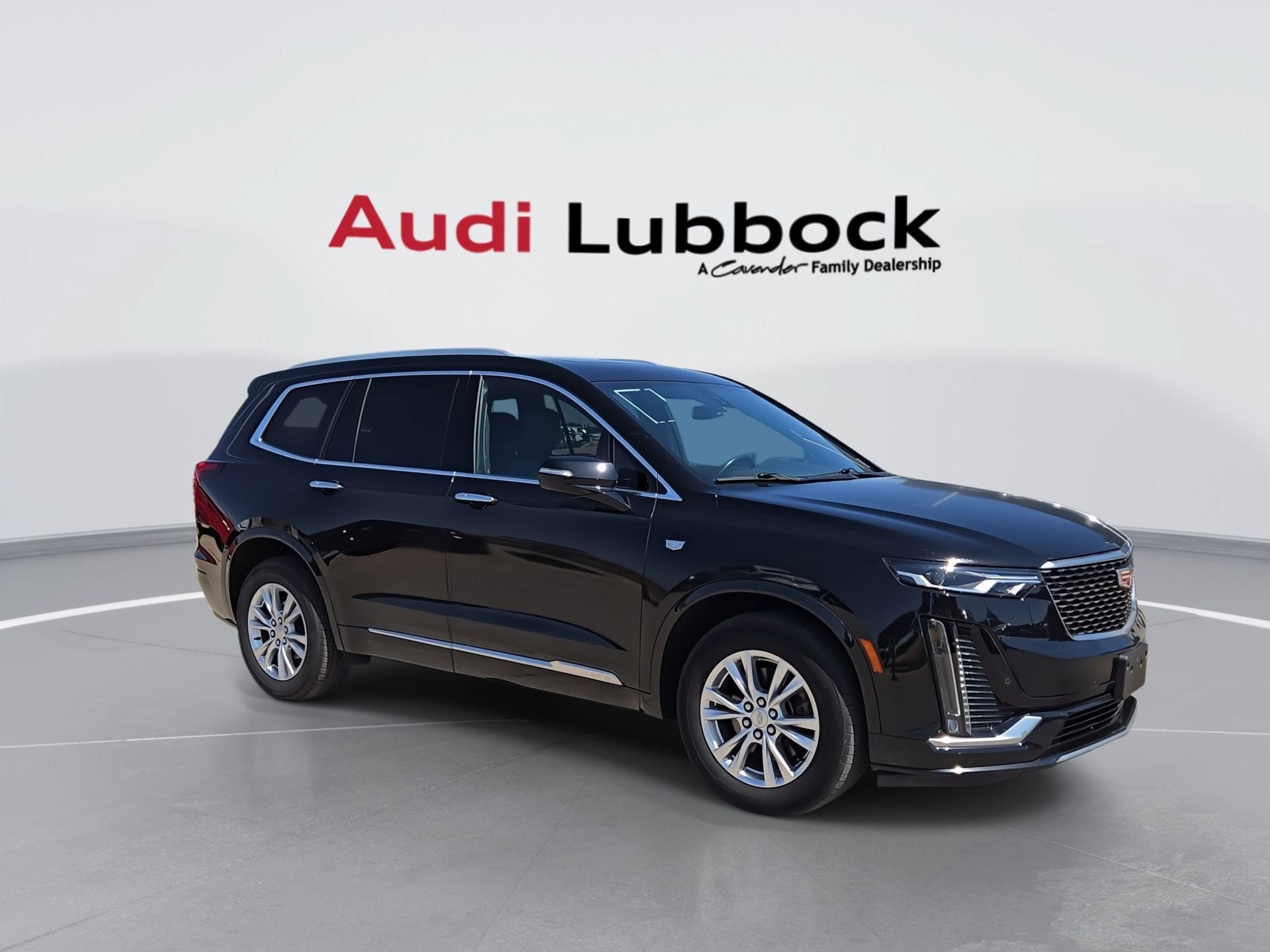 Used 2024 Cadillac XT6 Luxury AWD/4WD image 2