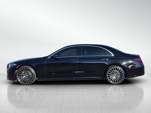 Used 2022 Mercedes-Benz S 580 4MATIC Sedan w/ AMG Line Package image 7
