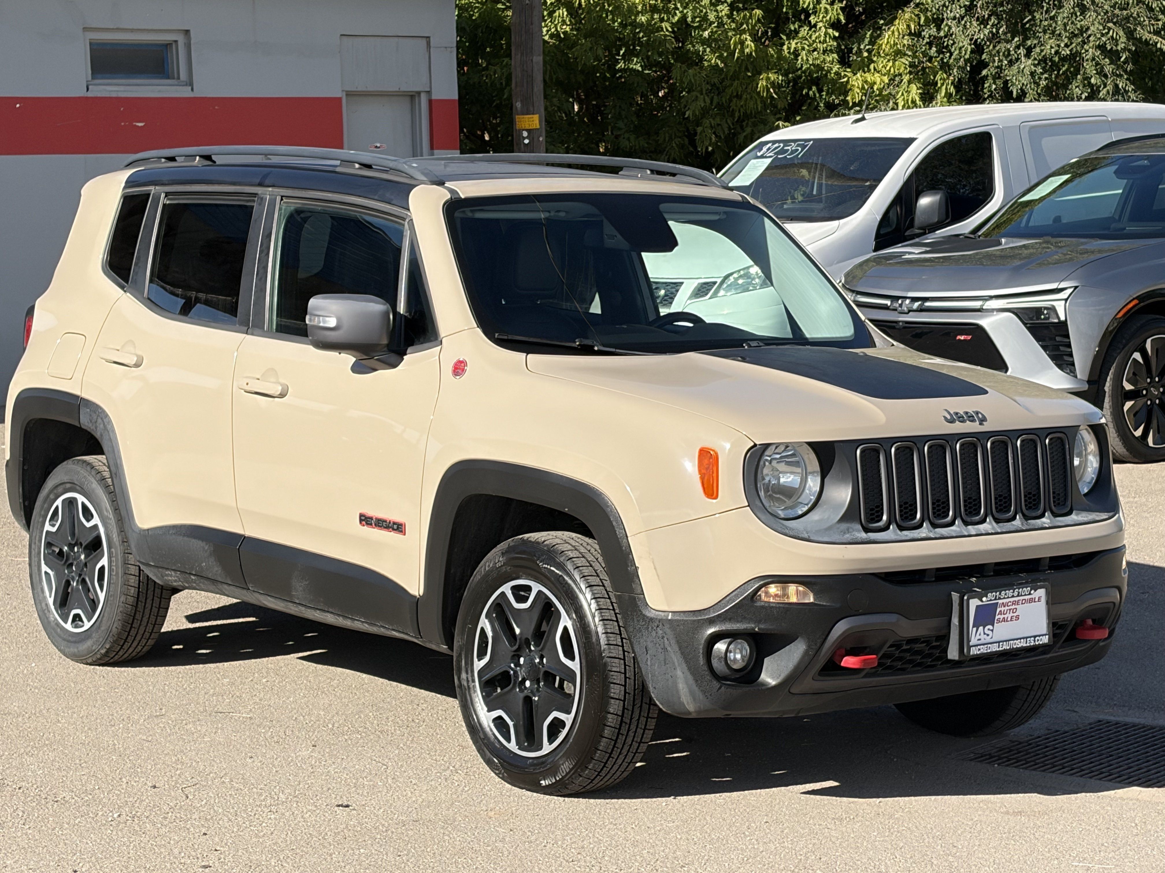Used 2016 Jeep Renegade Trailhawk w/ Premium Trailhawk Package AWD/4WD image 8