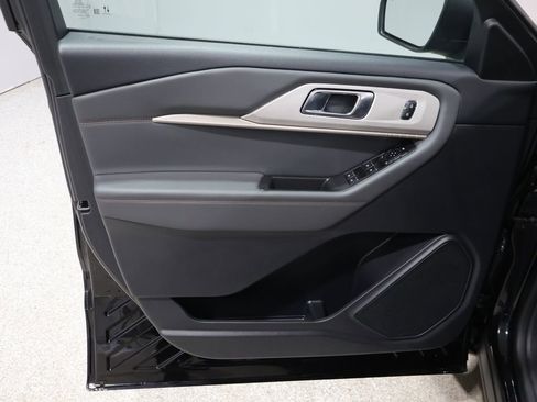 Used 2025 Ford Explorer Active image 12