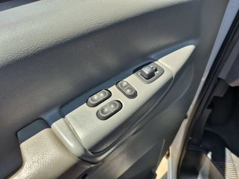 Used 2006 Ford E-150 and Econoline 150 RWD image 7