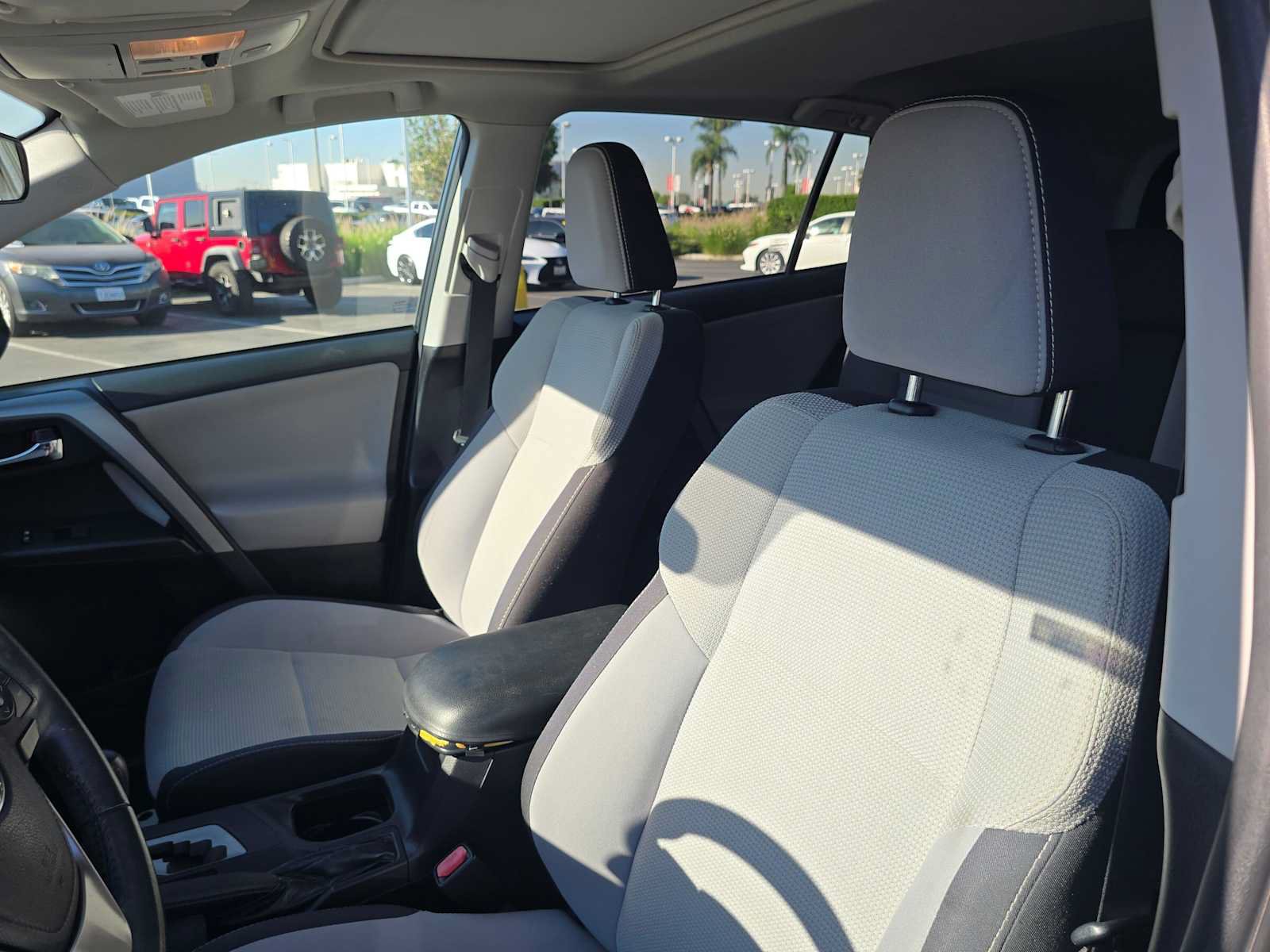 Used 2018 Toyota RAV4 XLE FWD image 22