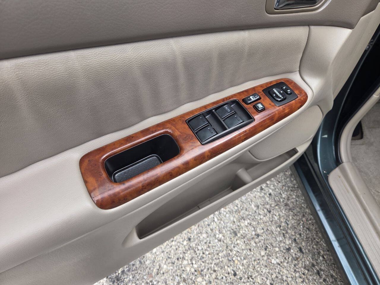 Used 2003 Toyota Camry XLE w/ XLE Premium Plus Pkg FWD image 10