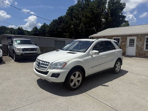 Used 2011 Mercedes-Benz ML 350 2WD image 3