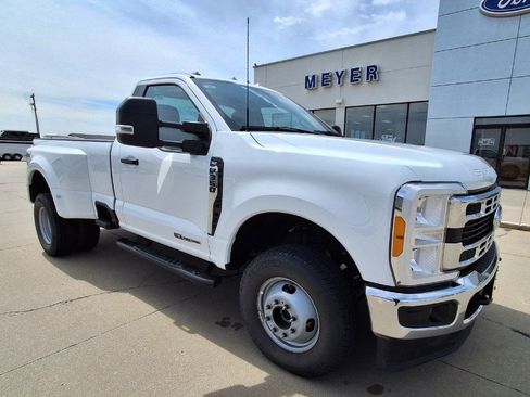 Used 2023 Ford F350 XLT image 3