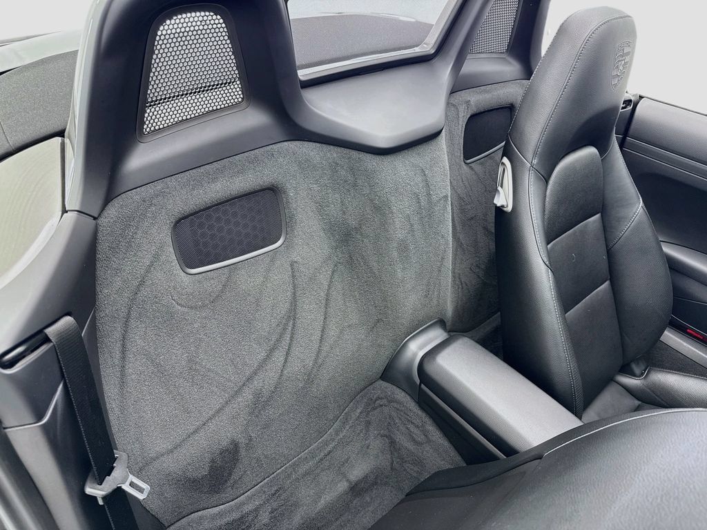 Used 2018 Porsche 718 Boxster RWD image 19