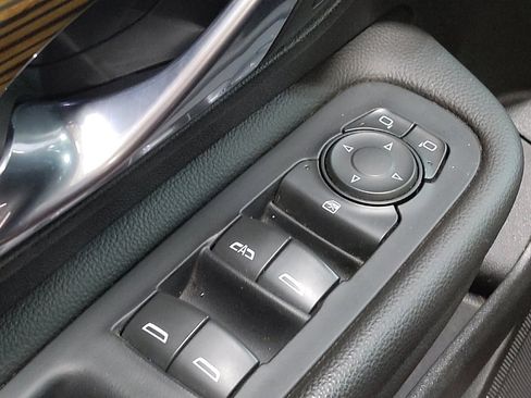 Used 2020 GMC Terrain SLE image 27