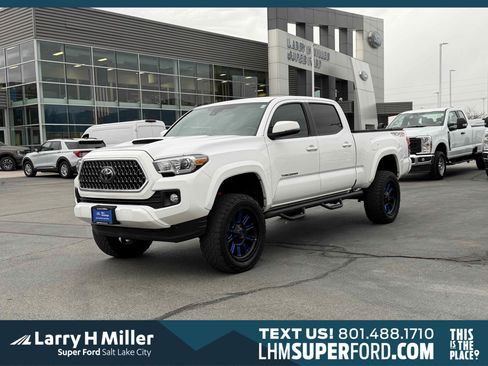 Used 2019 Toyota Tacoma TRD Sport image 1