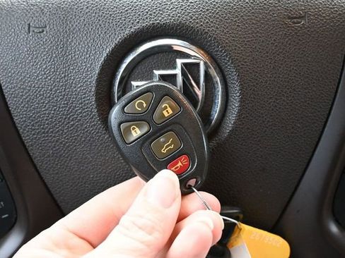 Used 2010 Buick Enclave CXL image 33