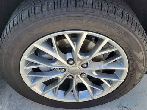 Used 2024 Jeep Grand Cherokee Summit w/ Luxury Tech Group V image 8