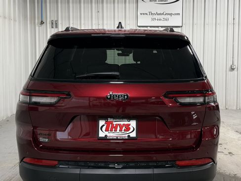 New 2025 Jeep Grand Cherokee L Laredo image 4