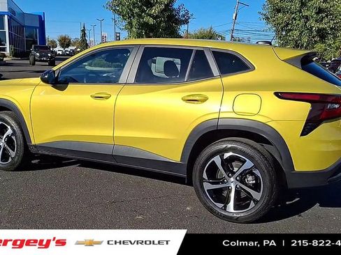 Certified 2024 Chevrolet Trax RS w/ Driver Confidence Package image 7