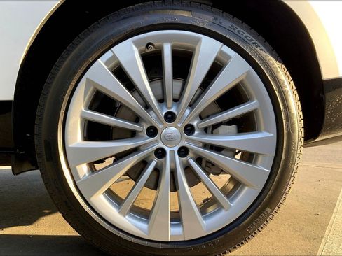 New 2025 Land Rover Range Rover SE image 17