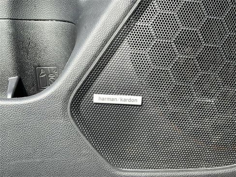 Used 2019 Subaru Outback 2.5i Touring image 15