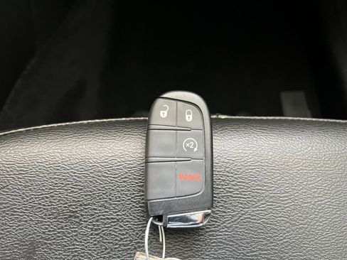 Used 2025 Jeep Compass Limited image 21