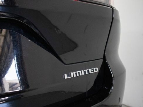 Used 2023 Jeep Grand Cherokee Limited image 6