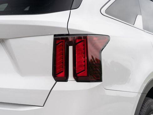 Used 2025 Kia Sorento S w/ Panoramic Sunroof Package FWD image 14