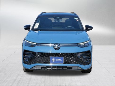 Certified 2025 Volkswagen Tiguan SE R-Line image 2