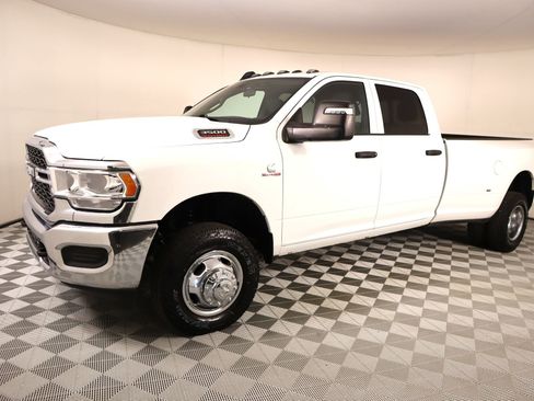 Used 2024 RAM 3500 Tradesman w/ Chrome Appearance Group image 9
