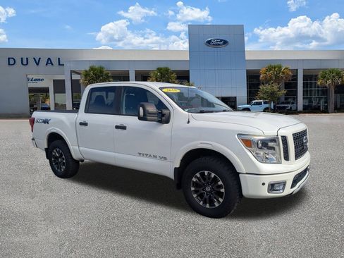 Used 2018 Nissan Titan PRO-4X image 2