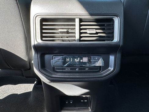 New 2026 Volkswagen Atlas Peak Edition AWD/4WD image 8