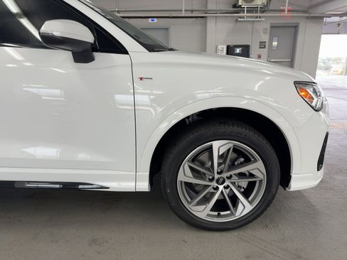 New 2025 Audi Q3 2.0T Premium image 12