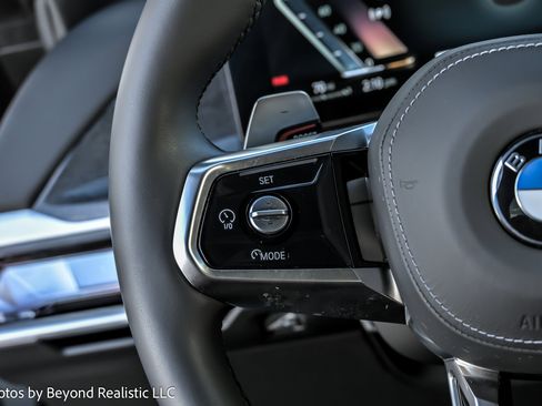 Used 2025 BMW 740i xDrive w/ Premium Package image 40